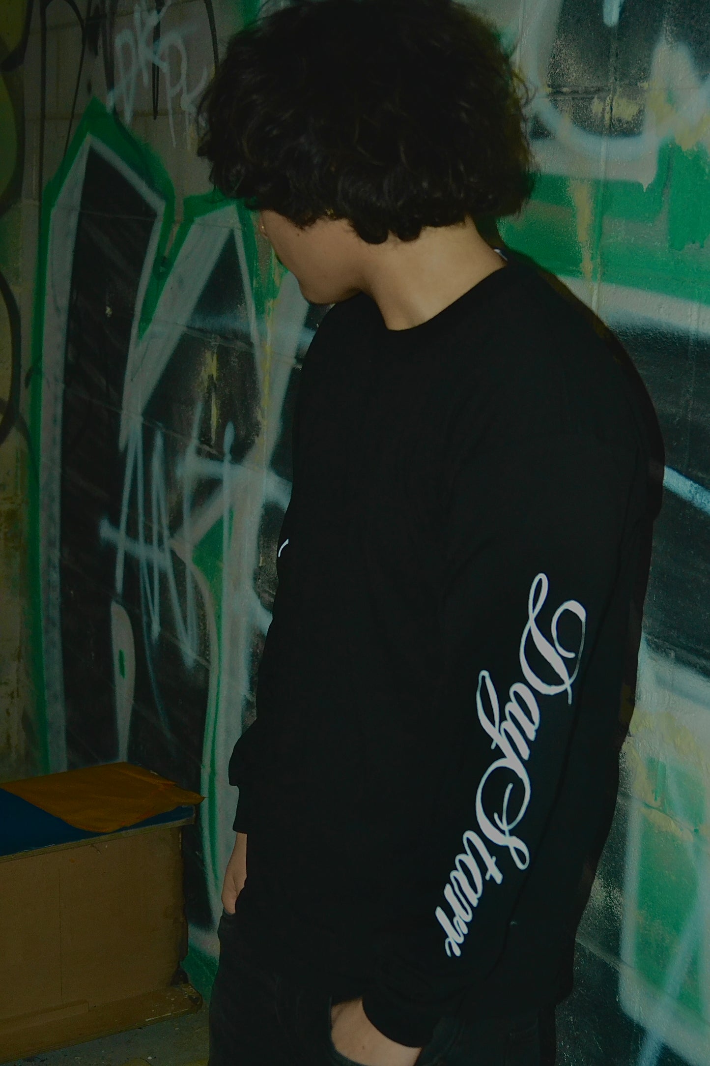 BLACK LONGSLEEVES