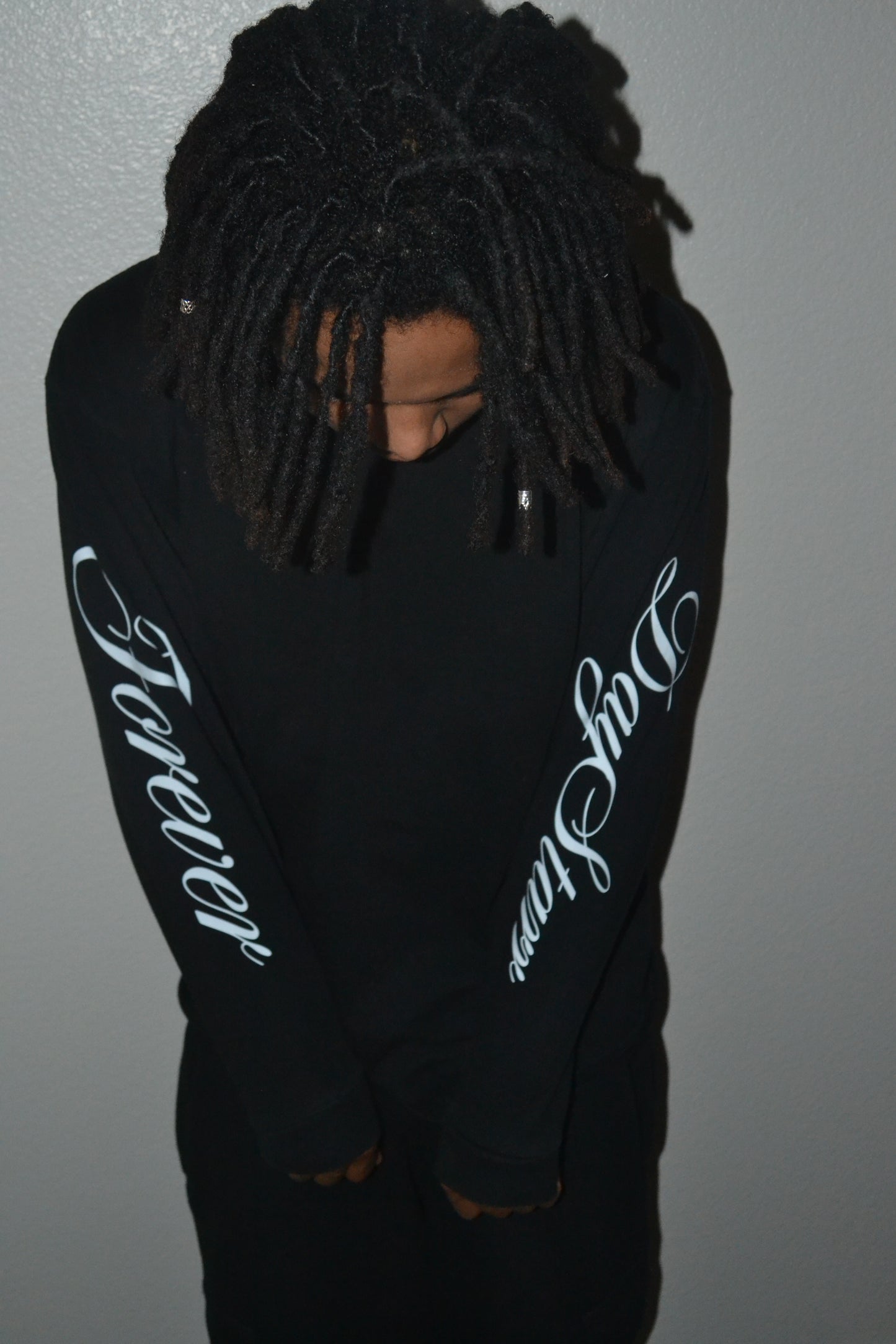 BLACK LONGSLEEVES