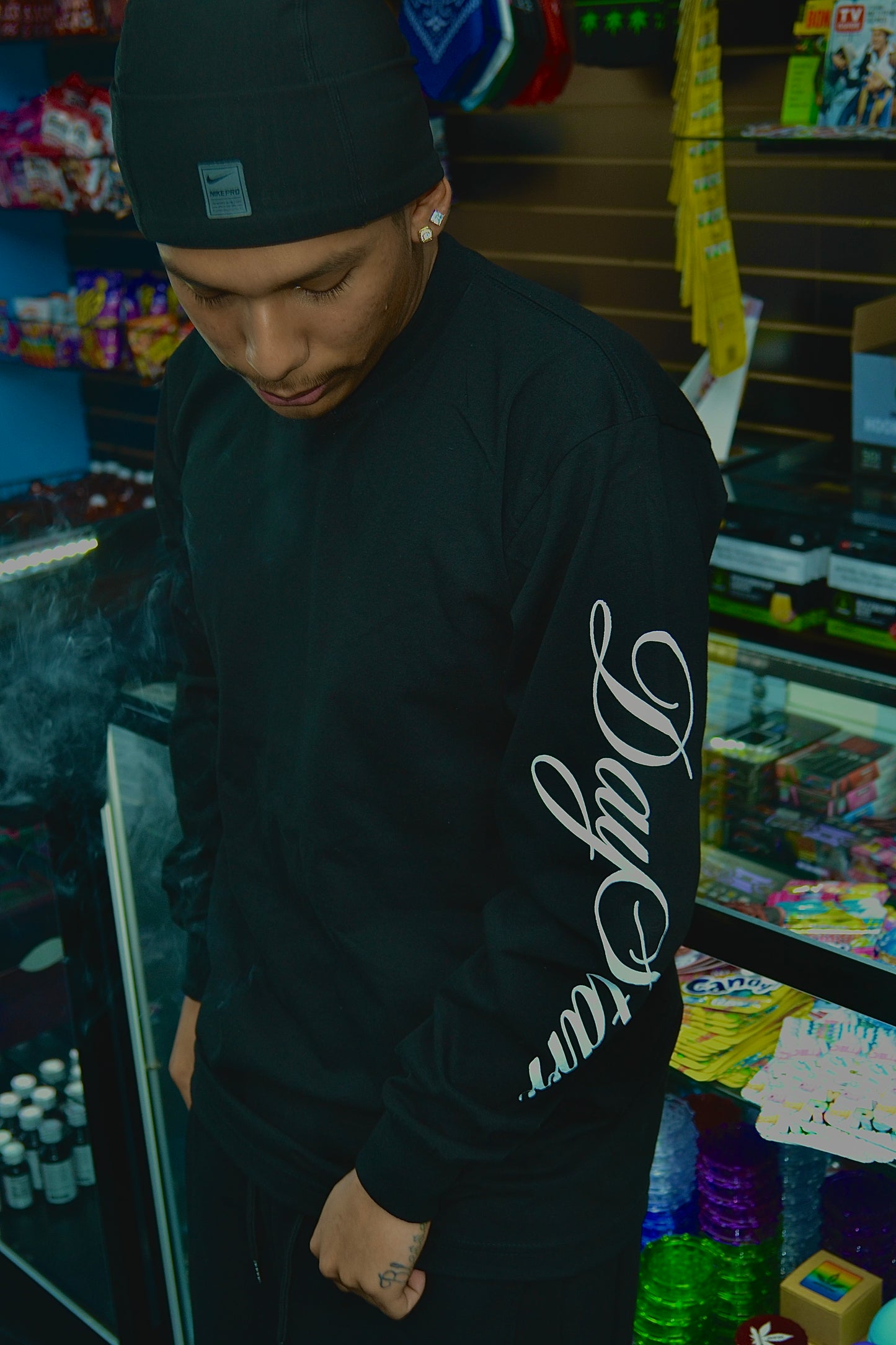 BLACK LONGSLEEVES